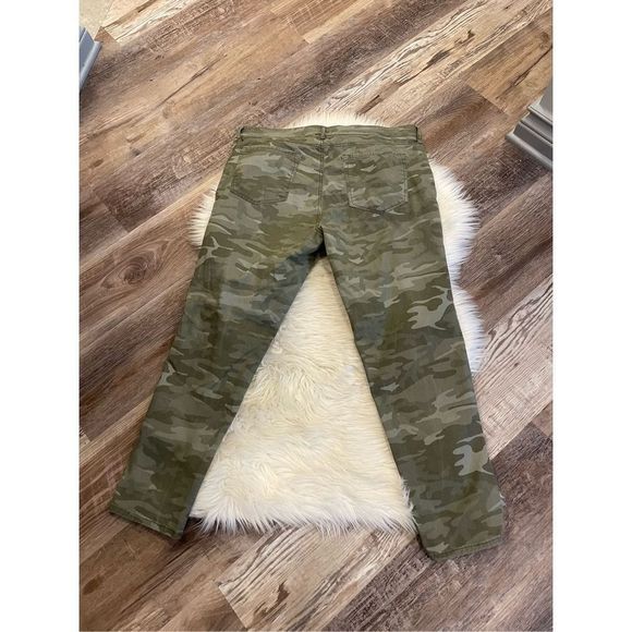 LOFT Green Camouflage Cropped Pants - Picture 2 of 5